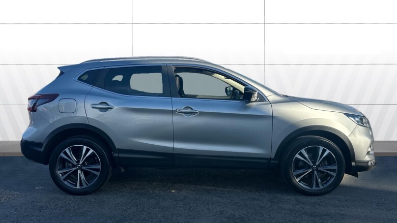 Nissan Qashqai 1.3 DiG-T N-Connecta 5dr [Glass Roof Pack] Petrol Hatchback